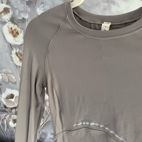 Lululemon Rulu Reflective Running Long Sleeve Shirt - Picture 6 of 6